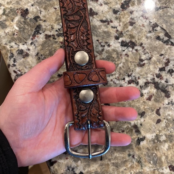 Vintage tooled leather belt - Picture 3 of 6